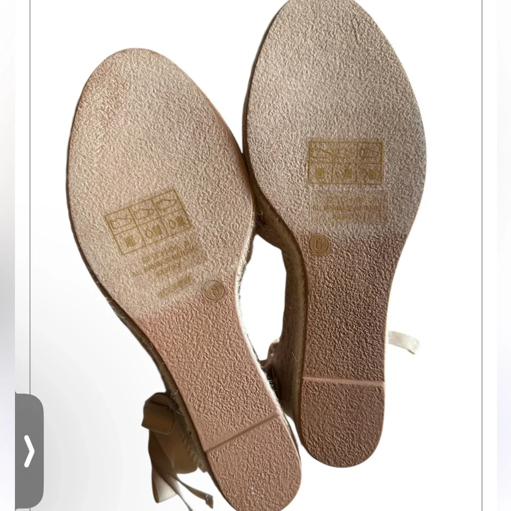 NWOT Bamboo Going On Your Way Beige Espadrille Wedges Size 8